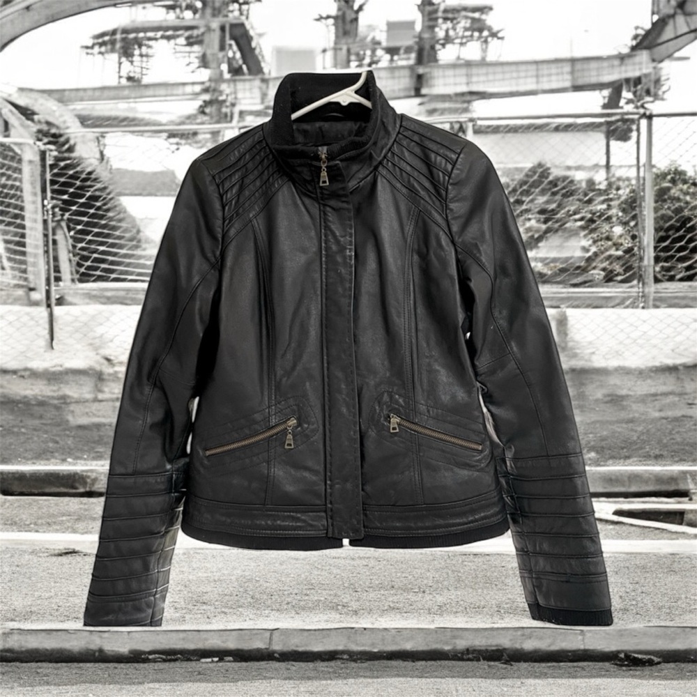 Y2K Black Danier Leather biker/moto Jacket (Short/bomber length) size small